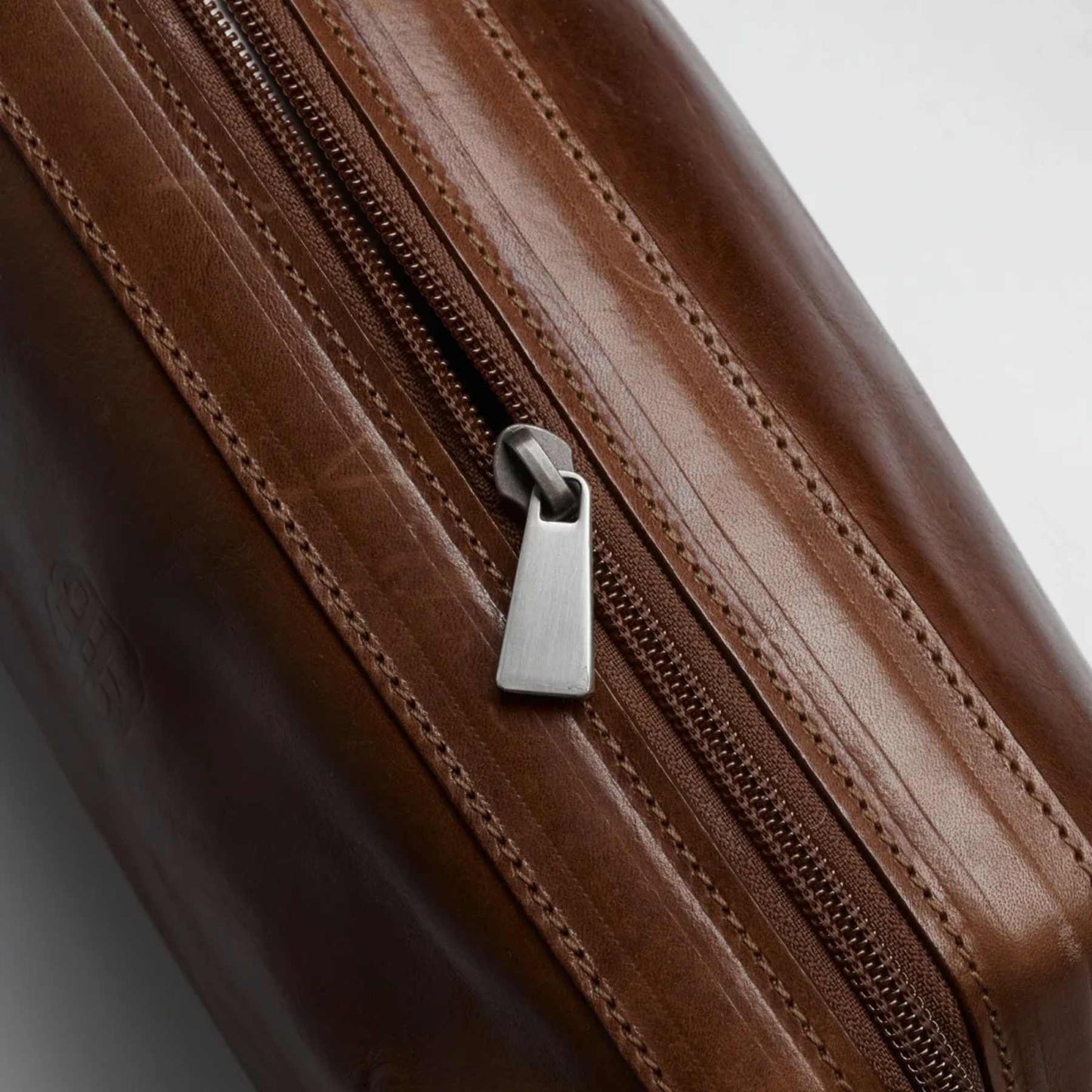 Benjamin Barber Brown Leather Toilet Bag