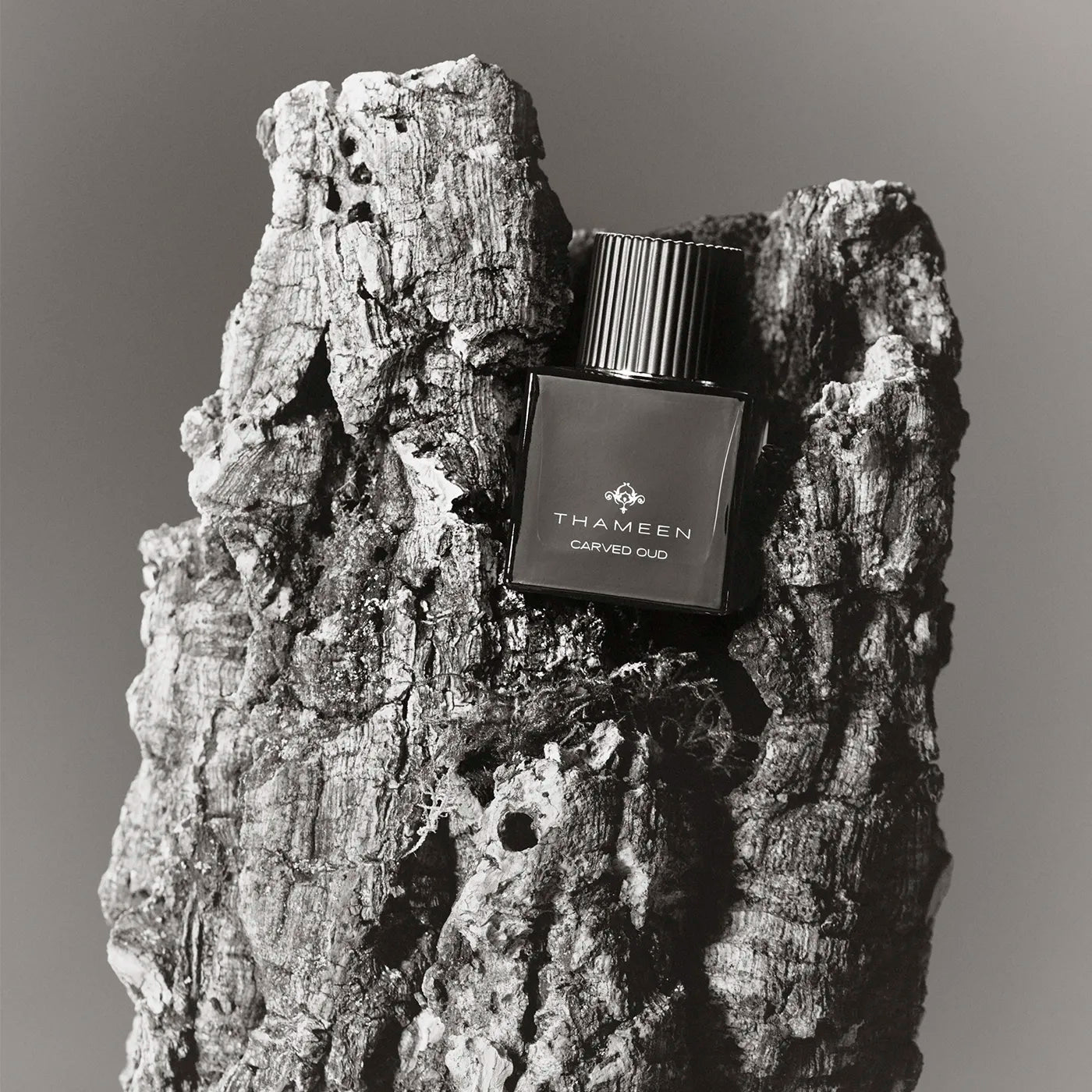 Carved Oud Thameen Extrait de Parfum